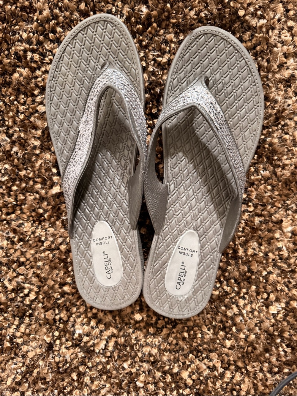 Capelli of New York Women's Light Gray Cushioned Flip Sandals